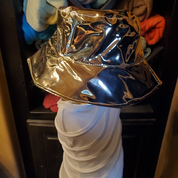 Gold bucket hat - Picture 5 of 7
